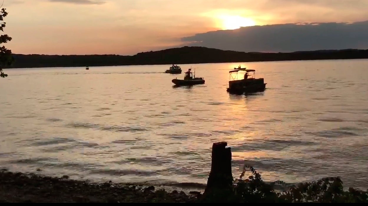 Al menos 8 muertos en un naufragio de una embarcación turística en EEUU Al menos 8 muertos en un naufragio de una embarcación turística en EEUU