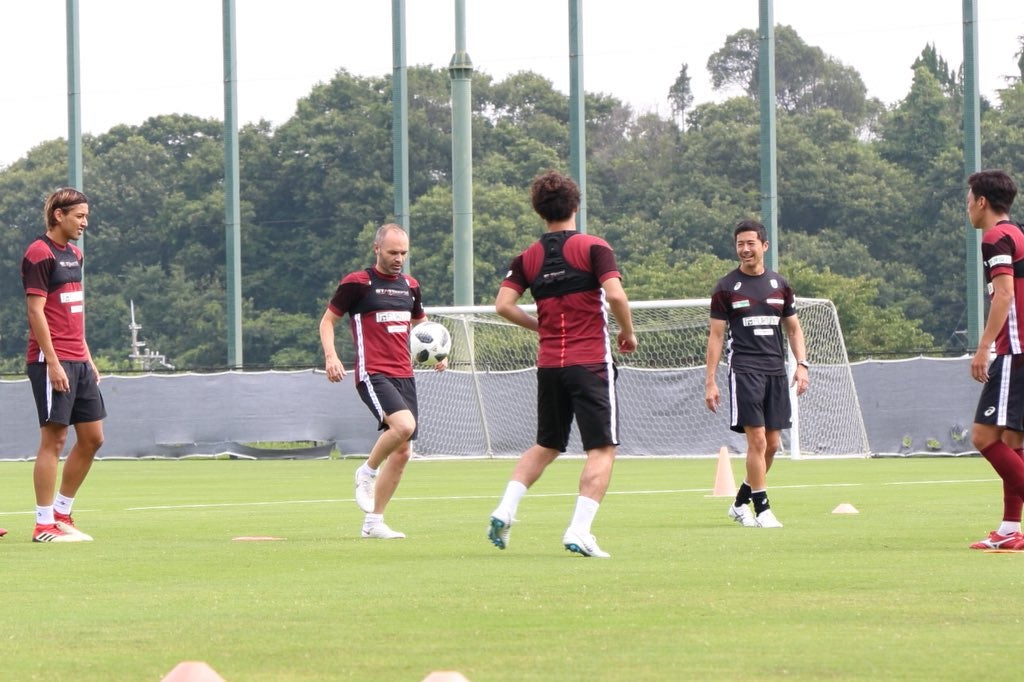 Iniesta ya se entrena con el Vissel Kobe japonés y podría debutar este fin de semana Iniesta ya se entrena con el Vissel Kobe japonés y podría debutar este fin de semana