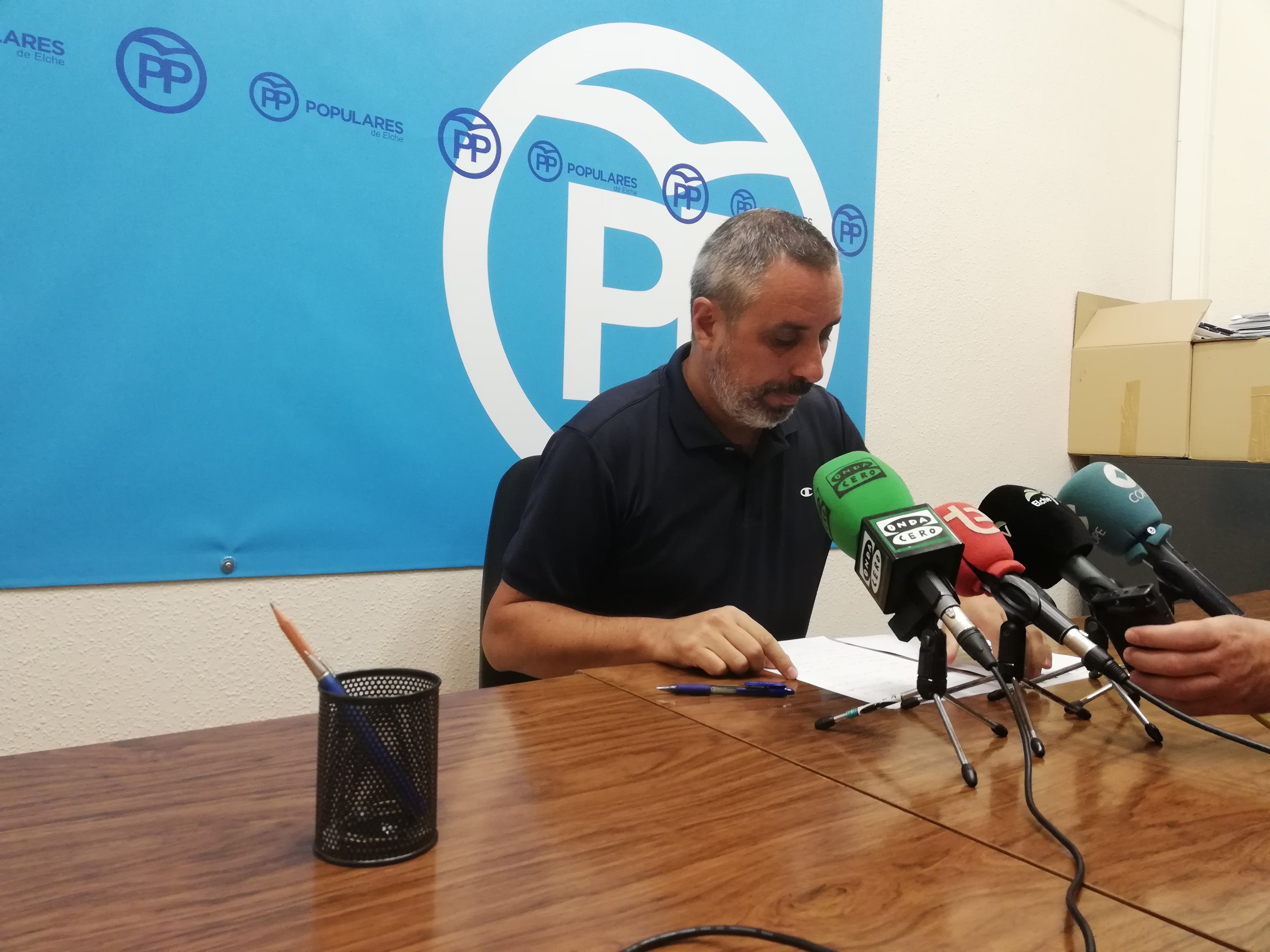 El Grupo Popular de Elche insiste en que el tripartito no hace nada para defender los intereses de La Marina El Grupo Popular de Elche insiste en que el tripartito no hace nada para defender los intereses de La Marina