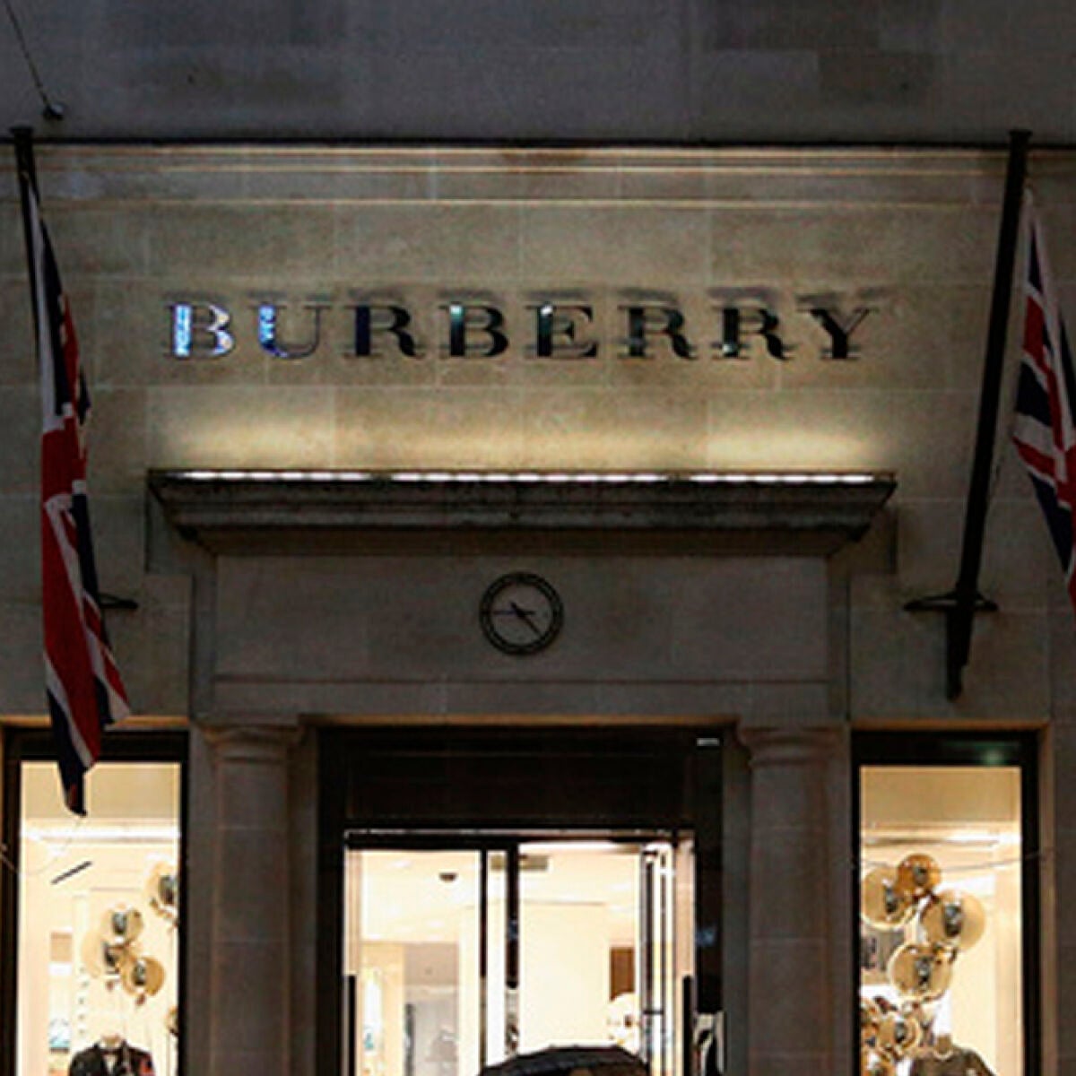 Burberry quema ropa peru hotsell