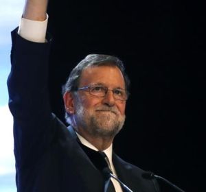 Noticias 2 Antena 3 (20-07-18) Rajoy reivindica su labor frente a los independentistas y la crisis económica: "Dejamos una España mejor" Noticias 2 Antena 3 (20-07-18) Rajoy reivindica su labor frente a los independentistas y la crisis económica: "Dejamos una España mejor"