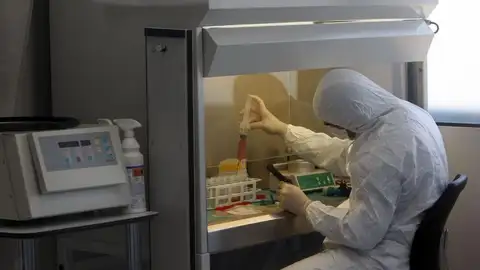 Un laboratorio especializado en investigación del cáncer. Un laboratorio especializado en investigación del cáncer.