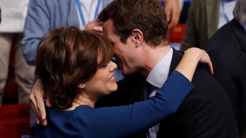 Casado saluda a Soraya. 