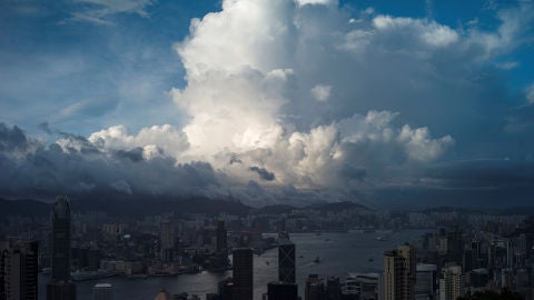 Im&aacute;gen de las nubes sobre el puerto Victoria