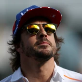 Fernando Alonso mira al cielo Fernando Alonso mira al cielo