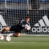 Lunin, en un entrenamiento del Real Madrid