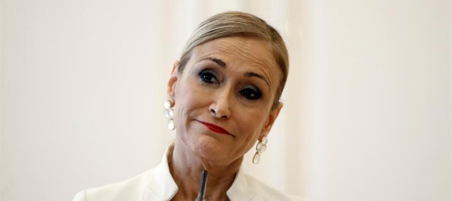 Cristina Cifuentes durante la rueda de prensa en la que anunció su dimisión como presidenta de la Comunidad de Madrid. Cristina Cifuentes durante la rueda de prensa en la que anunció su dimisión como presidenta de la Comunidad de Madrid.