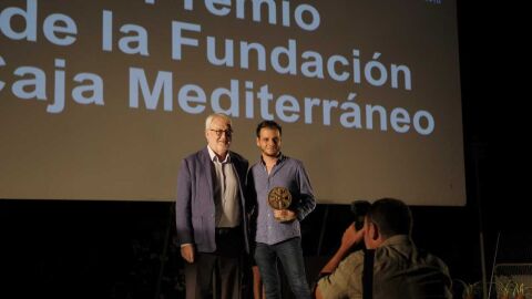 Los directores del cortometraje ganador del Festival de Cine de Elche 2018 con el premio