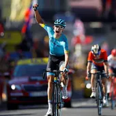 Cort Nielsen celebra la victoria en el Tour de Francia Cort Nielsen celebra la victoria en el Tour de Francia