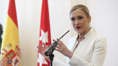 Cristina Cifuentes durante la rueda de prensa en la que anunci&oacute; su dimisi&oacute;n como presidenta de la Comunidad de Madrid
