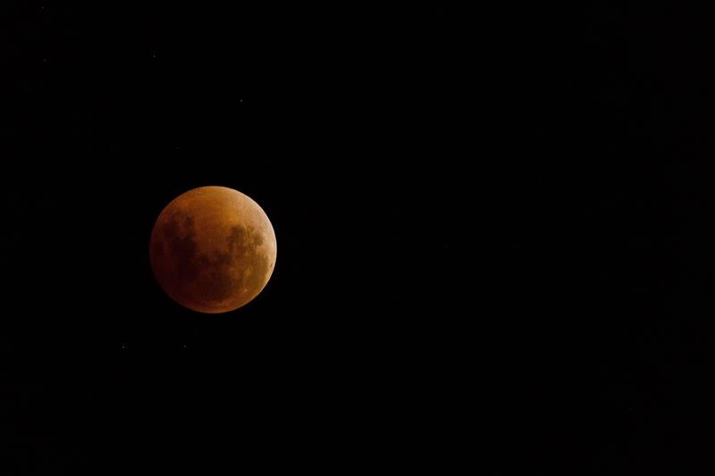 El eclipse total de Luna más largo del siglo podrá verse este viernes en España a partir de las 20.24 horas El eclipse total de Luna más largo del siglo podrá verse este viernes en España a partir de las 20.24 horas