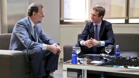 Mariano Rajoy y Pablo Casado se re&uacute;nen en la sede del PP en G&eacute;nova