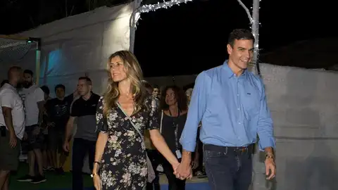 Pedro Sánchez y su mujer a su llegada al concierto de The Killers en el FIB (Benicàssim) Pedro Sánchez y su mujer a su llegada al concierto de The Killers en el FIB (Benicàssim)