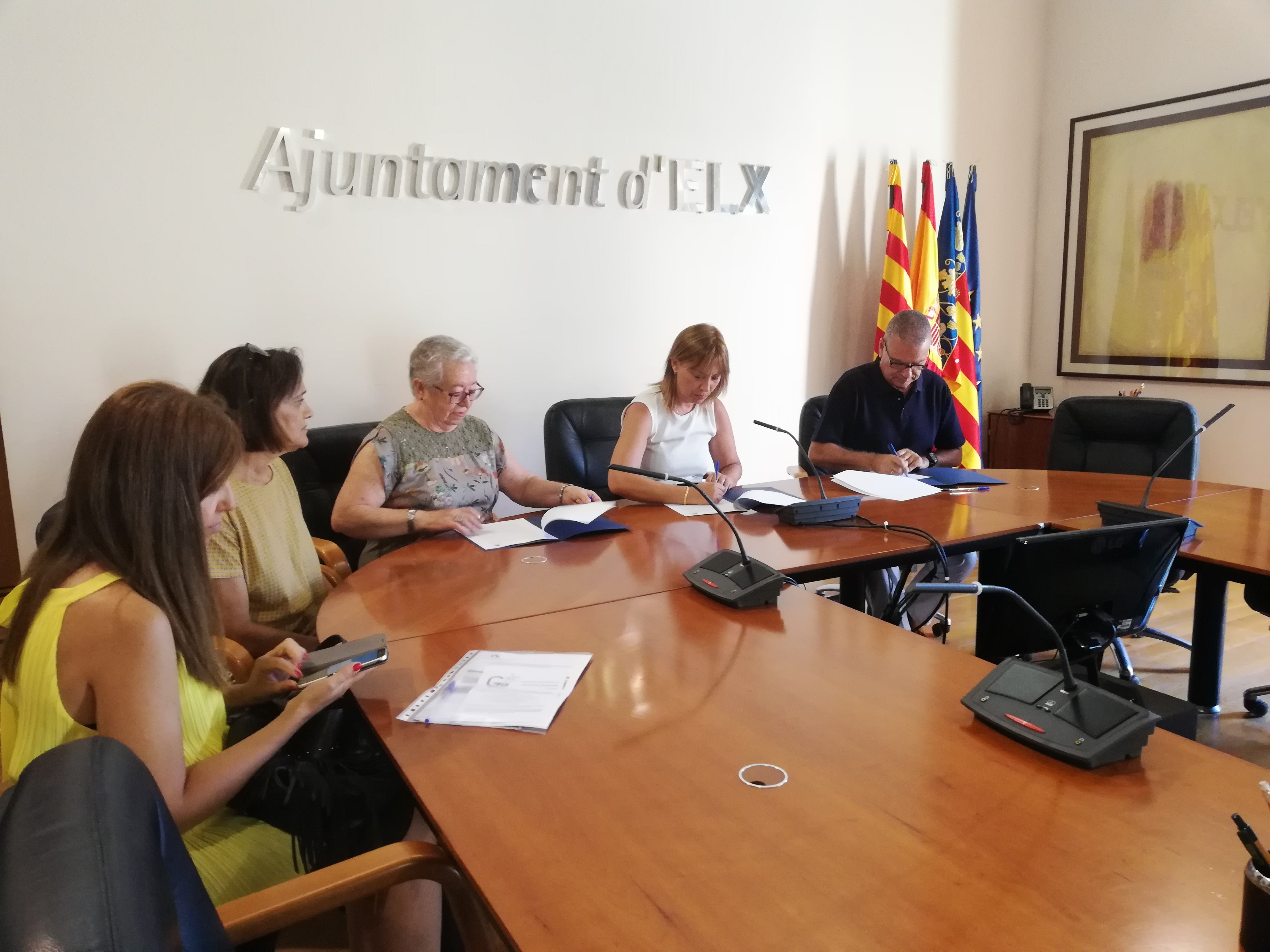 El Ayuntamiento de Elche firma un convenio con ASFEME y APESOELX El Ayuntamiento de Elche firma un convenio con ASFEME y APESOELX
