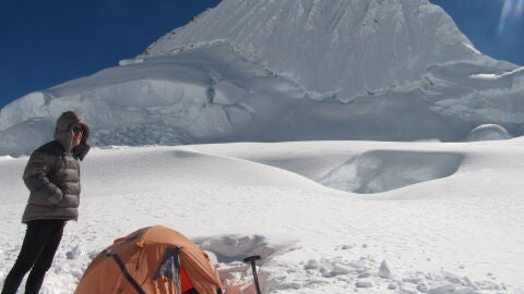 Uno de los escaladores en su primer viaje al Nevado Alpamayo en 2015