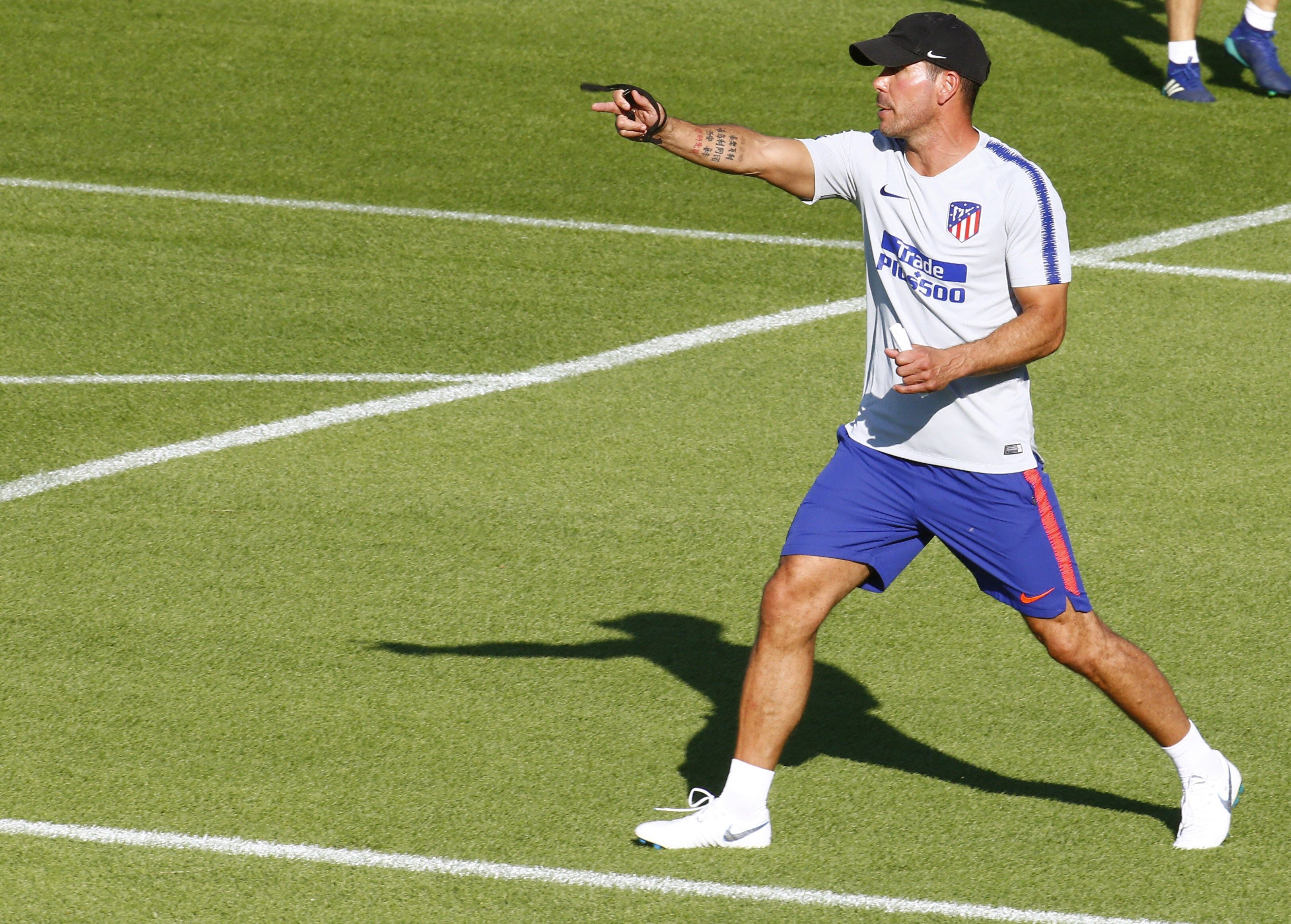 Simeone convoca a toda la plantilla y a los canteranos Olabe y Dos Santos para la Supercopa de Europa Simeone convoca a toda la plantilla y a los canteranos Olabe y Dos Santos para la Supercopa de Europa