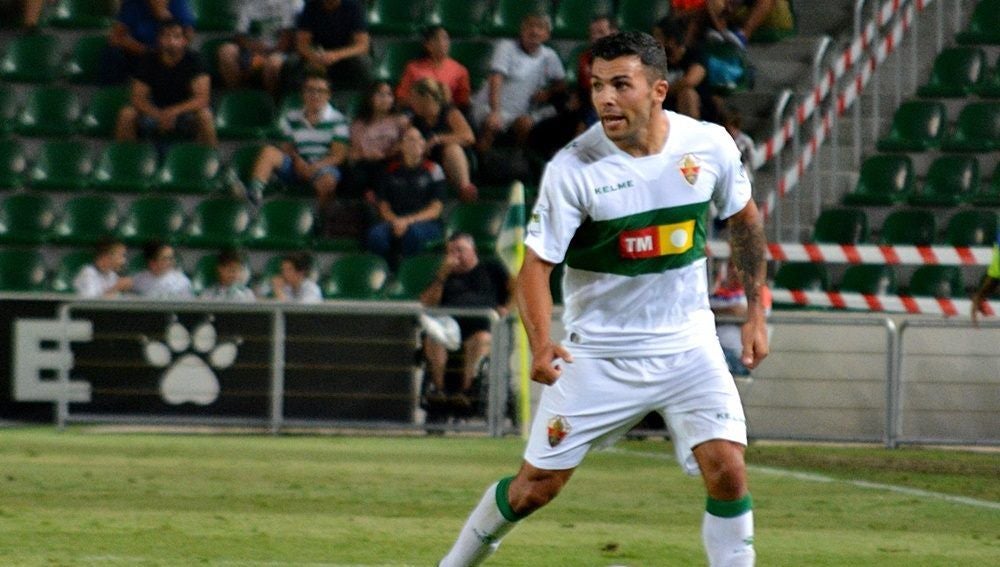 José Peris en el partido de Copa del Rey ante la SCD Durango en el Martínez Valero