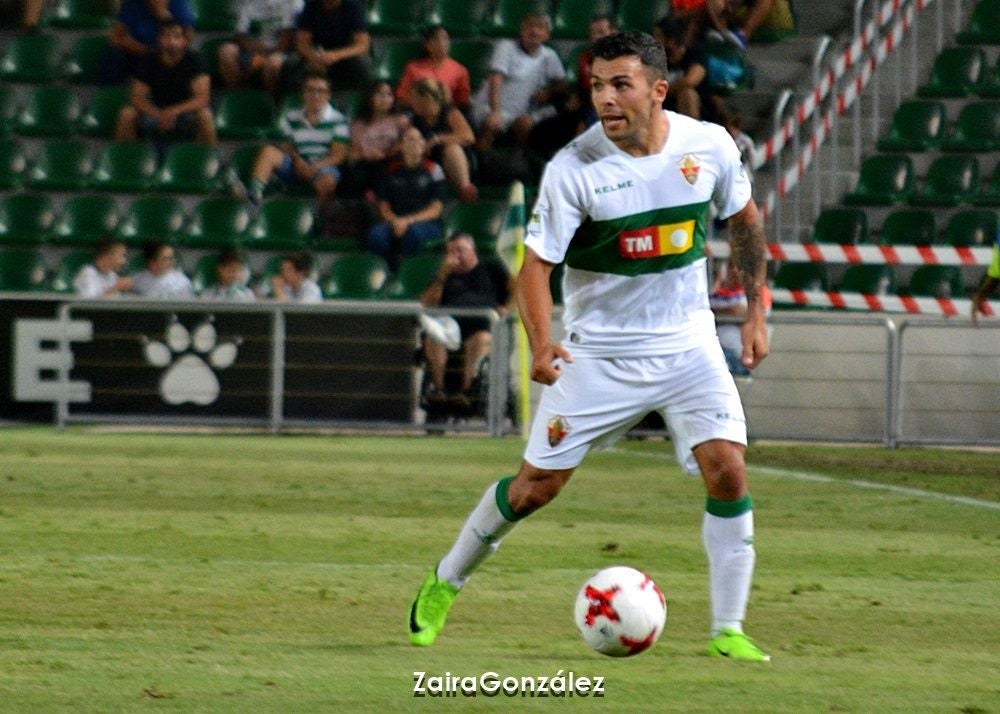 La salida de Peris facilita la llegada de nuevos jugadores al Elche CF La salida de Peris facilita la llegada de nuevos jugadores al Elche CF