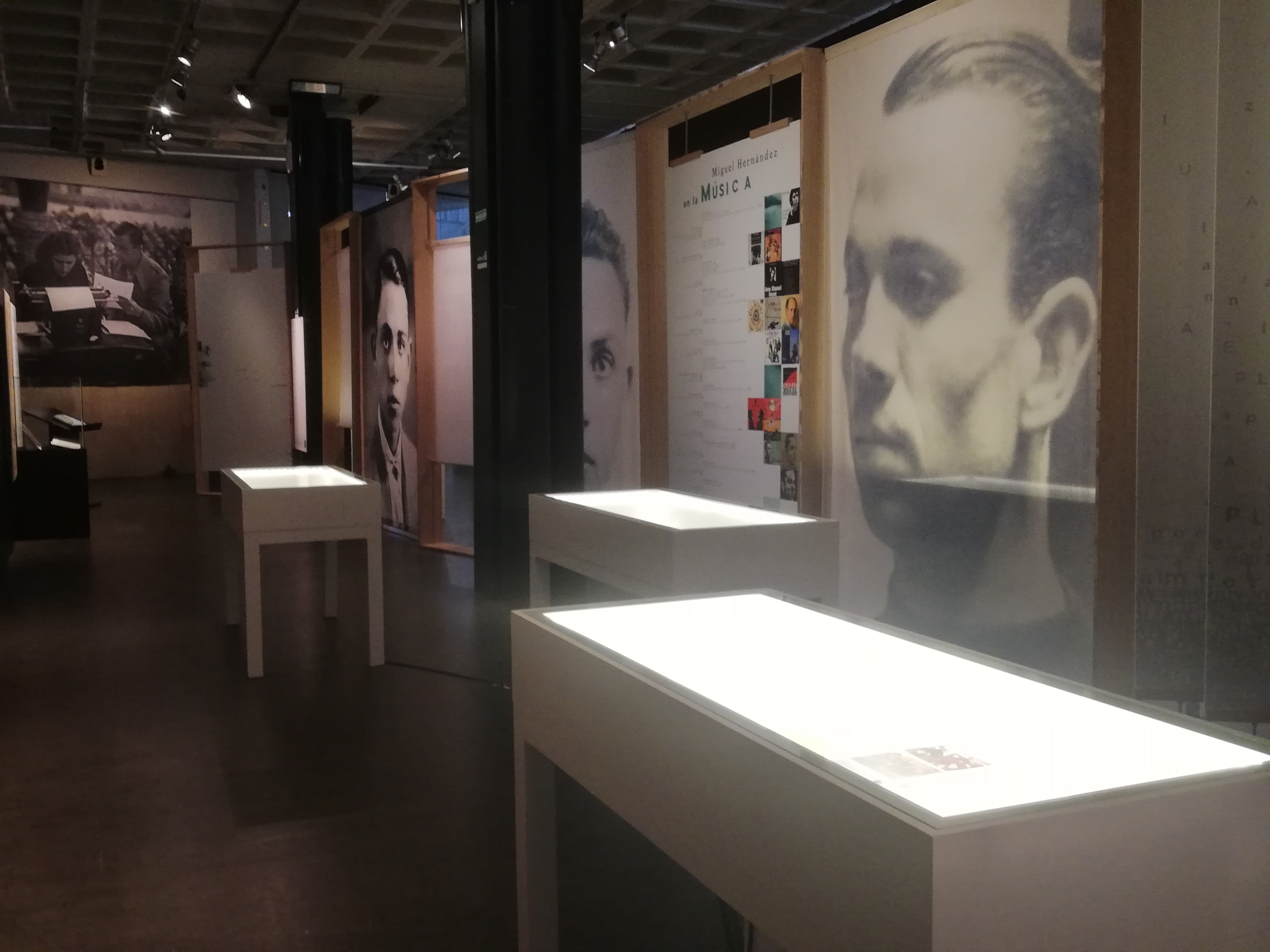 La exposición de Miguel Hernández recibe más de 1.200 visitas en menos de un mes La exposición de Miguel Hernández recibe más de 1.200 visitas en menos de un mes