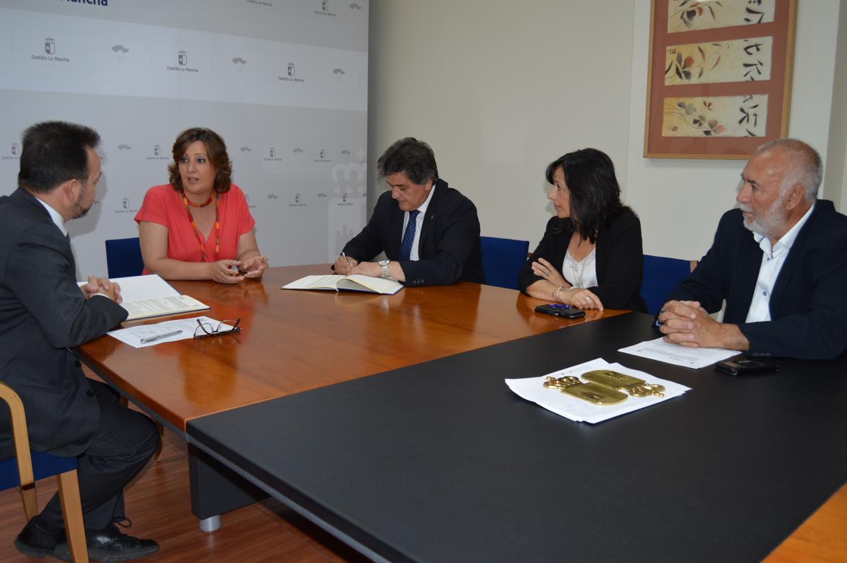 La Junta firma un acuerdo con el Ayuntamiento de Daimiel para refinanciar su deuda con el Instituto de Finanzas La Junta firma un acuerdo con el Ayuntamiento de Daimiel para refinanciar su deuda con el Instituto de Finanzas