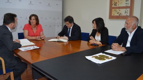 Firma entre Junta y Ayuntamiento de Daimiel para refinanciar la deuda con el Instituto de Finanzas