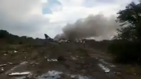Imagen del avión estrellado en México Imagen del avión estrellado en México