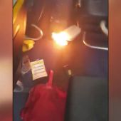 Así fue el momento en el que un móvil comenzó a arder en un avión en Barcelona obligando a evacuar a los pasajeros