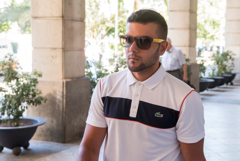 El miembro de 'La Manada' Ángel Boza dice que fue una "gilipollez" robar las gafas de sol El miembro de 'La Manada' Ángel Boza dice que fue una "gilipollez" robar las gafas de sol