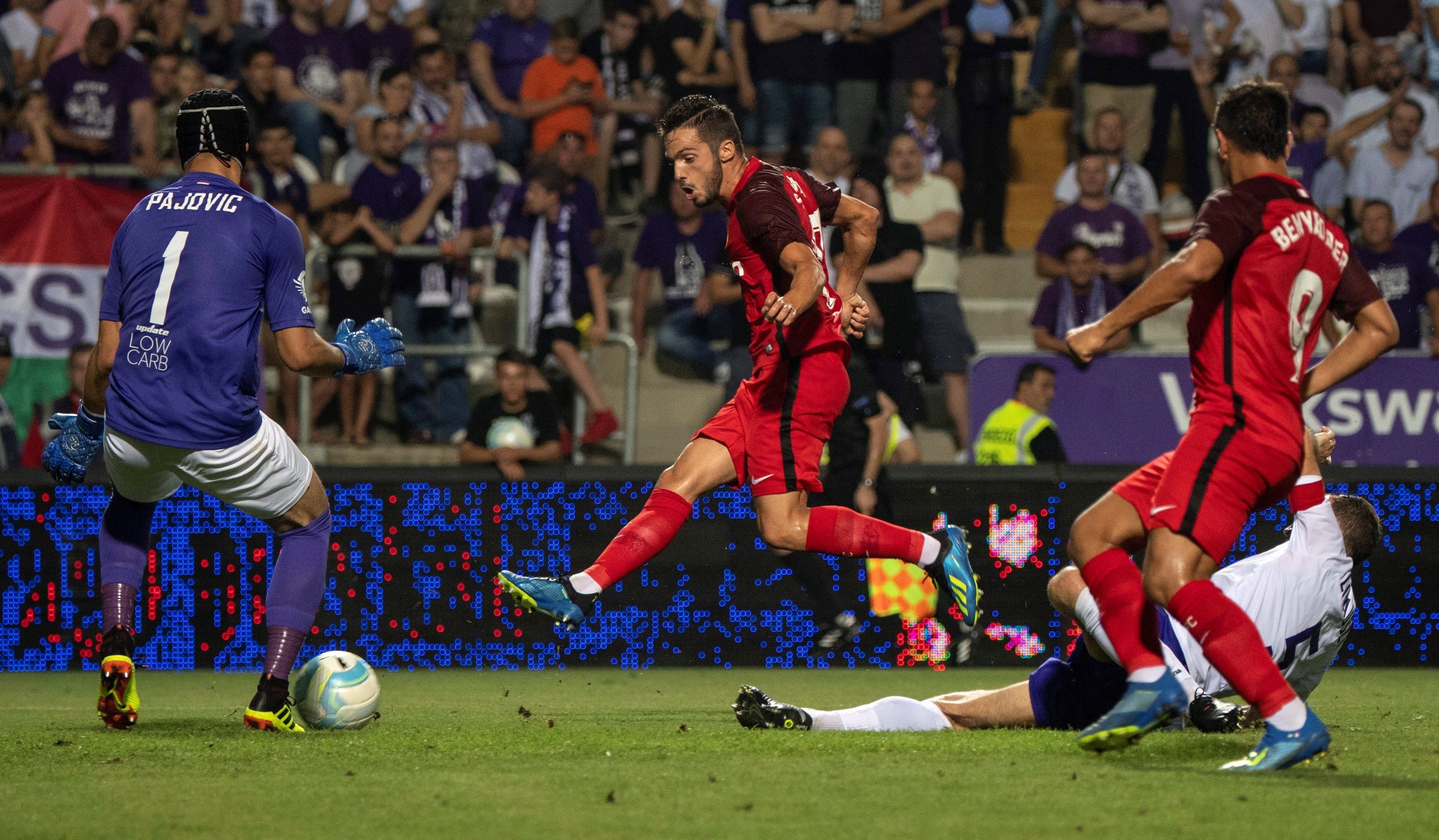 El Sevilla se impone con comodidad al Ujpest húngaro para meterse en siguiente ronda de la previa de Europa League El Sevilla se impone con comodidad al Ujpest húngaro para meterse en siguiente ronda de la previa de Europa League