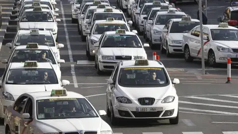 Los taxistas protestan por las VTC Noticias de la Mañana (02-08-18) Los taxistas de Madrid y Barcelona desconvocan la huelga