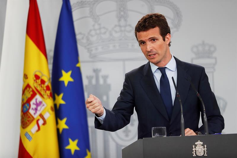Pablo Casado ofrece a Sánchez "lealtad" en defensa de la unidad de España y rechaza el acercamiento de presos en País Vasco Pablo Casado ofrece a Sánchez "lealtad" en defensa de la unidad de España y rechaza el acercamiento de presos en País Vasco
