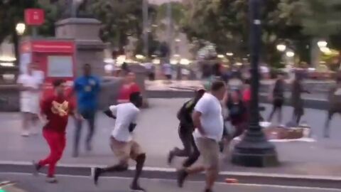 Un turista, herido grave tras ser agredido por unos manteros en Barcelona
