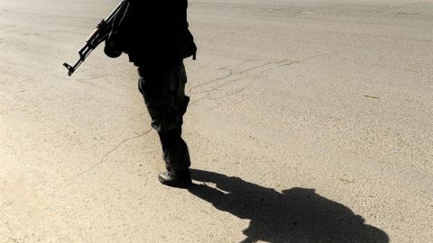 La polic&iacute;a afgana asegura la carretera de la sede del Ministerio de Interior en Kabul, Afganist&aacute;n