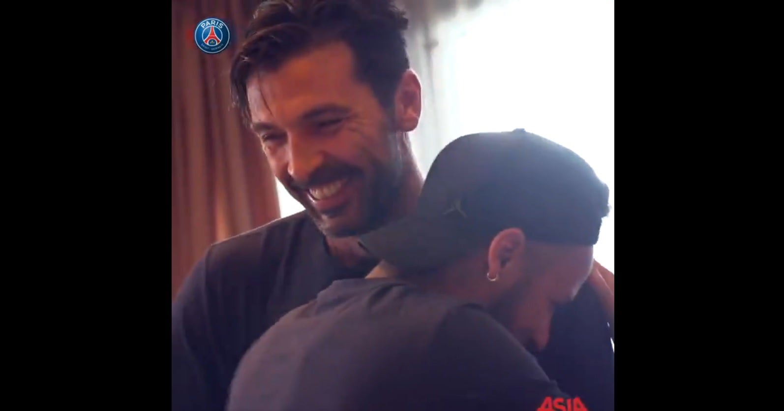 Neymar ya está de vuelta con el PSG: "Estoy muy feliz" Neymar ya está de vuelta con el PSG: "Estoy muy feliz"