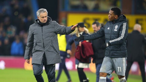 Mourinho y Martial, tras un partido del Manchester United