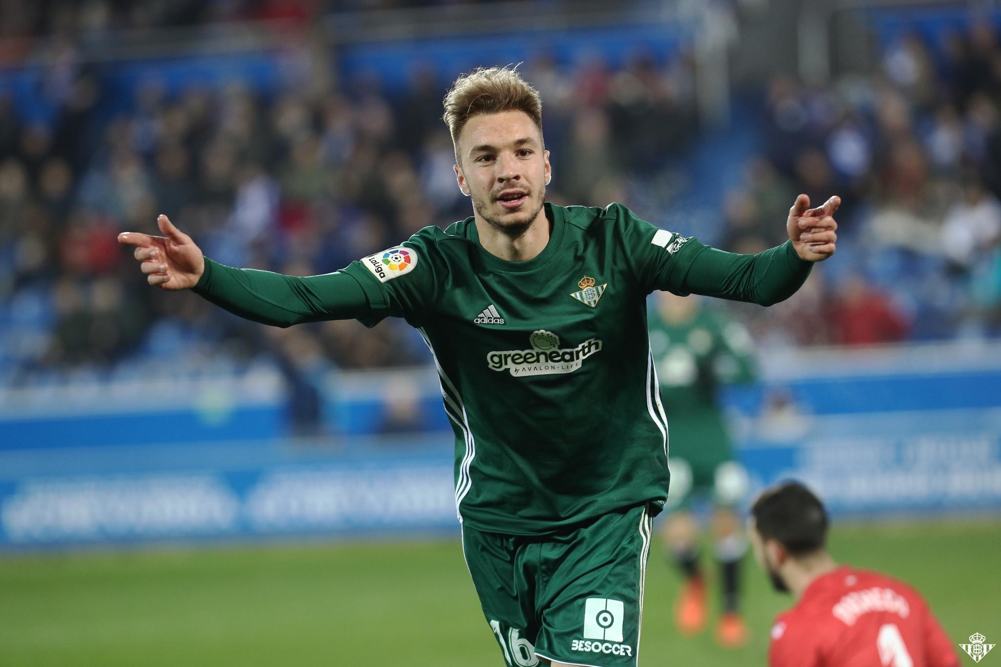 Loren Morón: "Me gusta que el Betis haya valorado a un canterano, estoy contento por la renovación" Loren Morón: "Me gusta que el Betis haya valorado a un canterano, estoy contento por la renovación"