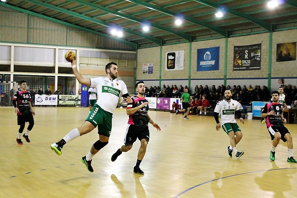 Rafa Sabido detalla la pretemporada del Club Balonmano Elche Senior Rafa Sabido detalla la pretemporada del Club Balonmano Elche Senior