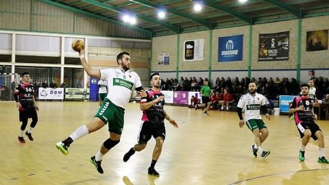 Momento de un encuentro del Club Balonmano Elche 'Vulcanizados Alberola'