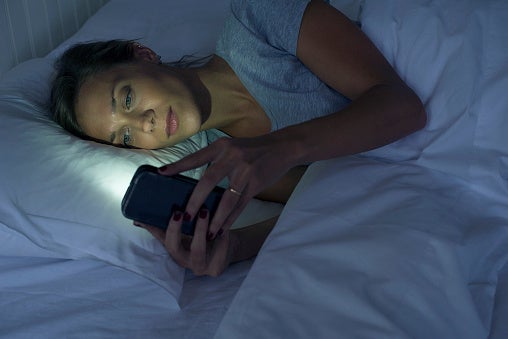 Los adultos que duermen sólo seis horas tienen más riesgo de deshidratación y de padecer 'resaca' al día siguiente Los adultos que duermen sólo seis horas tienen más riesgo de deshidratación y de padecer 'resaca' al día siguiente