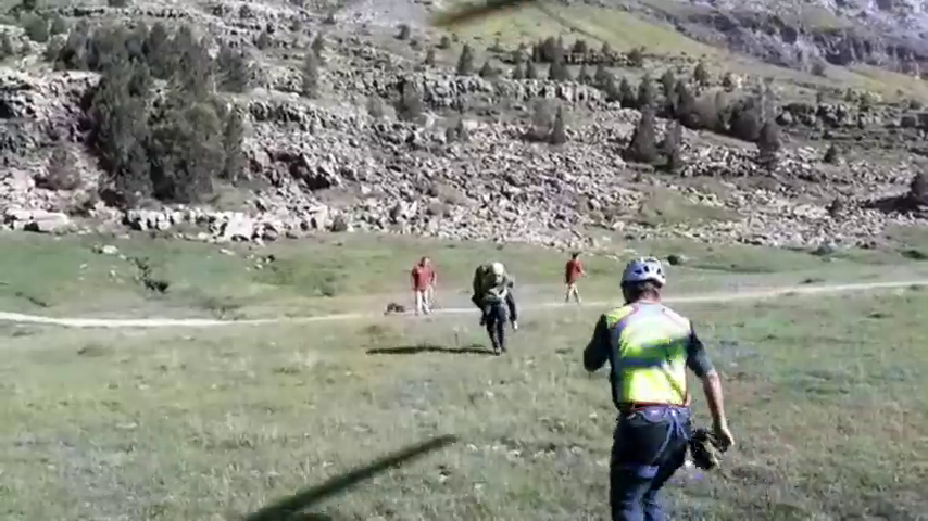 La Guardia Civil asiste a dos montañeros desorientados en Los Lagos La Guardia Civil asiste a dos montañeros desorientados en Los Lagos