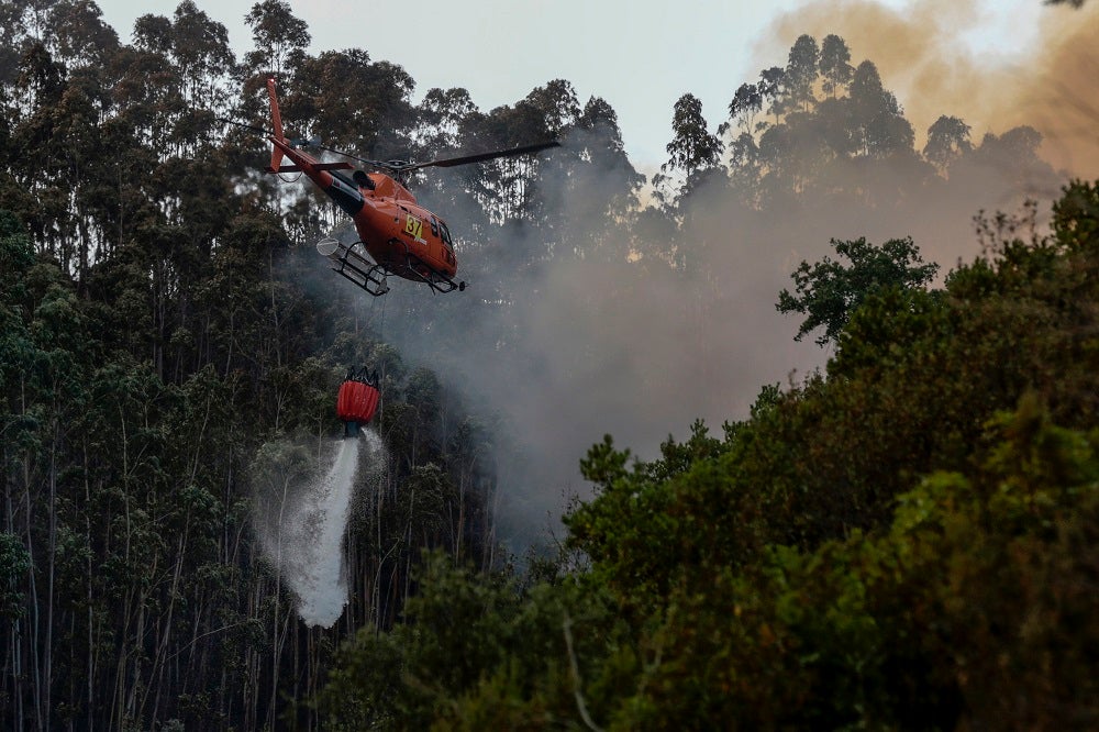 El incendio del Algarve luso avanza descontrolado por quinto día consecutivo El incendio del Algarve luso avanza descontrolado por quinto día consecutivo