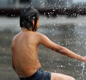 España sufre la peor ola de calor desde 1941 con máximas superiores a los 40 grados y temperaturas rércord también por la noche España sufre la peor ola de calor desde 1941 con máximas superiores a los 40 grados y temperaturas rércord también por la noche