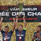 Thiago Silva levanta la Supercopa de Francia