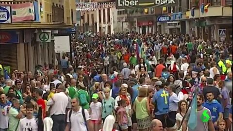 Miles de personas disfrutan un a&ntilde;o m&aacute;s del multitudinario 'Descenso del Sella' entre Arriondas y Ribadesella