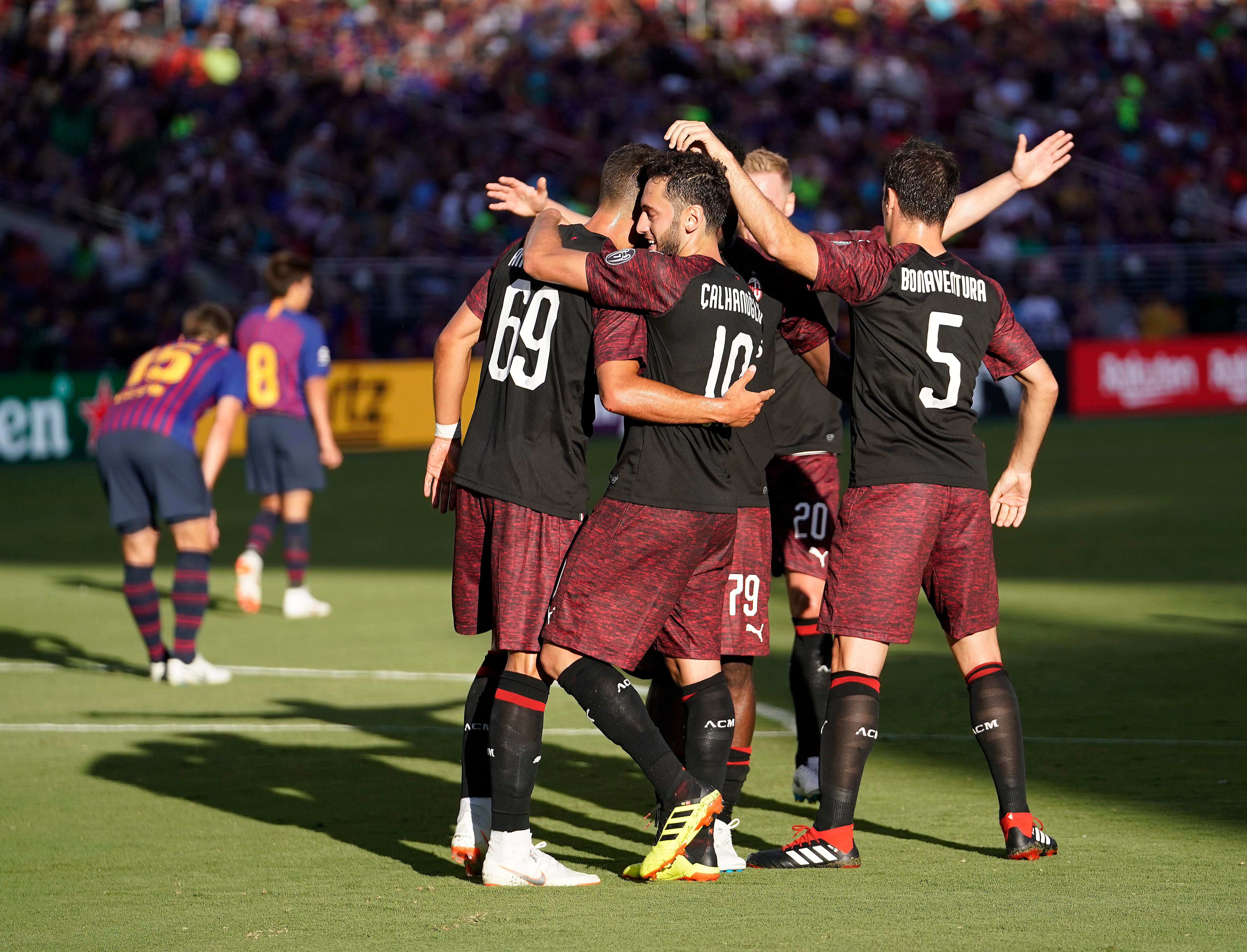 El Milan derrota al Barcelona con un gol de André Silva sobre la bocina El Milan derrota al Barcelona con un gol de André Silva sobre la bocina