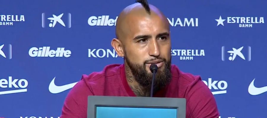 Arturo Vidal, en la rueda de prensa de su presentación con el Barcelona Arturo Vidal, en la rueda de prensa de su presentación con el Barcelona