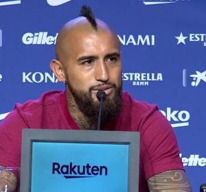 Arturo Vidal, en la rueda de prensa de su presentación con el Barcelona Arturo Vidal, en la rueda de prensa de su presentación con el Barcelona