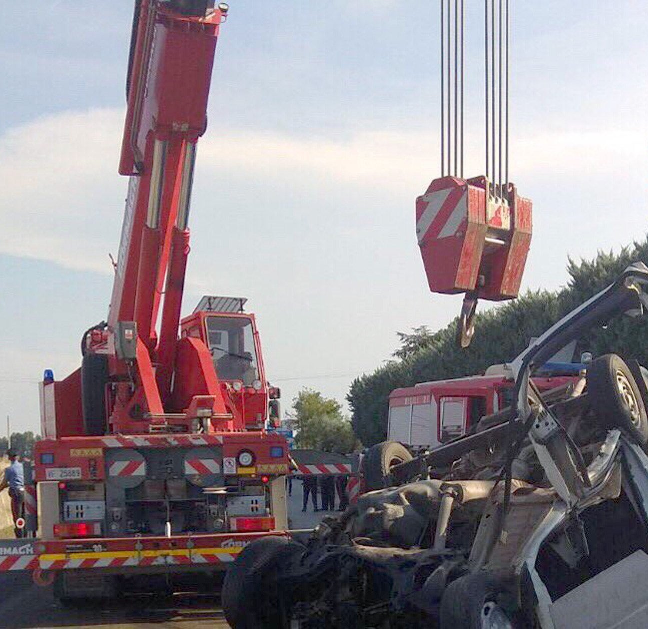 Mueren doce jornaleros inmigrantes en un accidente de tráfico en Italia Mueren doce jornaleros inmigrantes en un accidente de tráfico en Italia