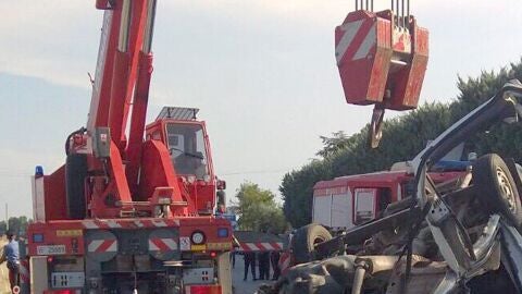 Intervenci&oacute;n en el accidente de tr&aacute;fico cerca de la ciudad italiana de Foggia