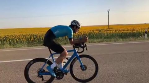 El ciclista vasco Mikel Azparren completa el Camino de Santiago en menos de 24 horas